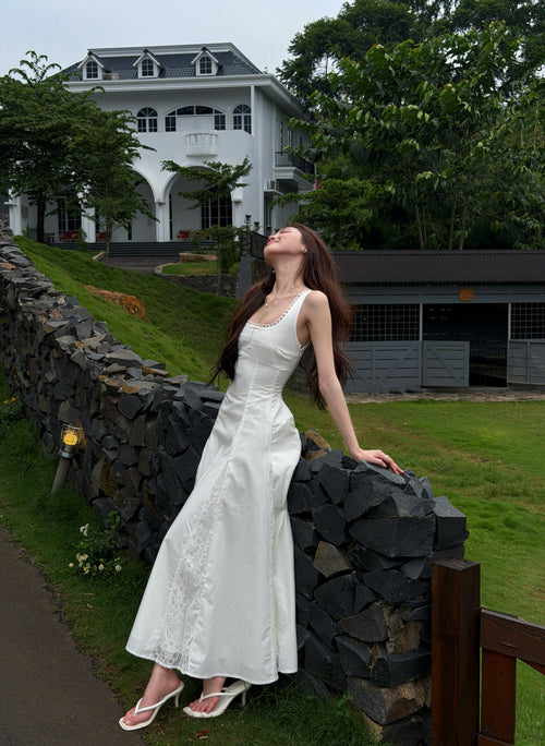 (3RD PRE-ORDER) Delara Maxi Dress - White